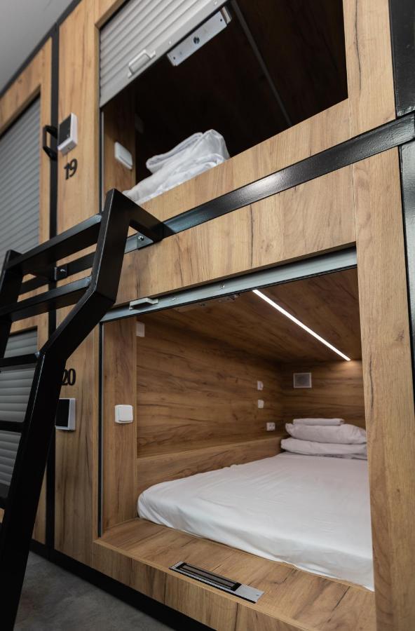 Capsule Hostel Andel Centre Spirit Praha Eksteriør bilde